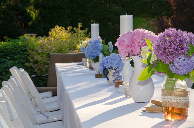 garden-table-1462501_640.jpg